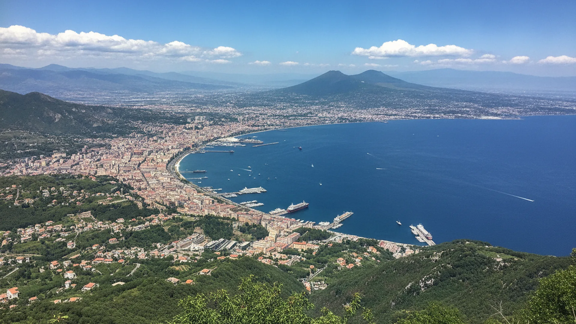 La faggeta del Monte Faito sopra il golfo di Napoli